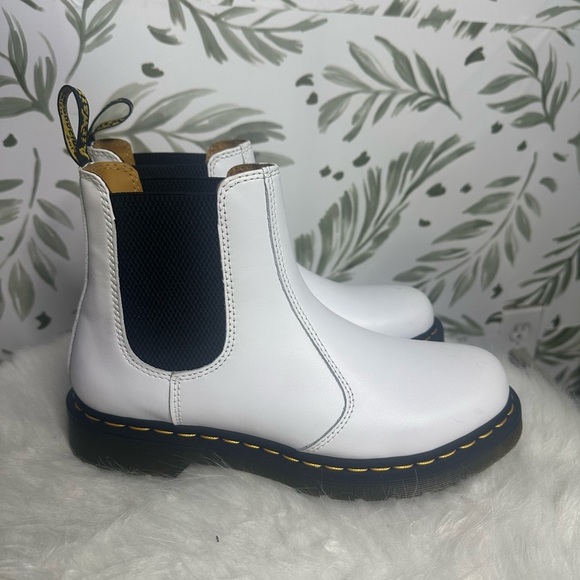 DR MARTENS 2976 Chelsea Boots - Picture 4 of 9